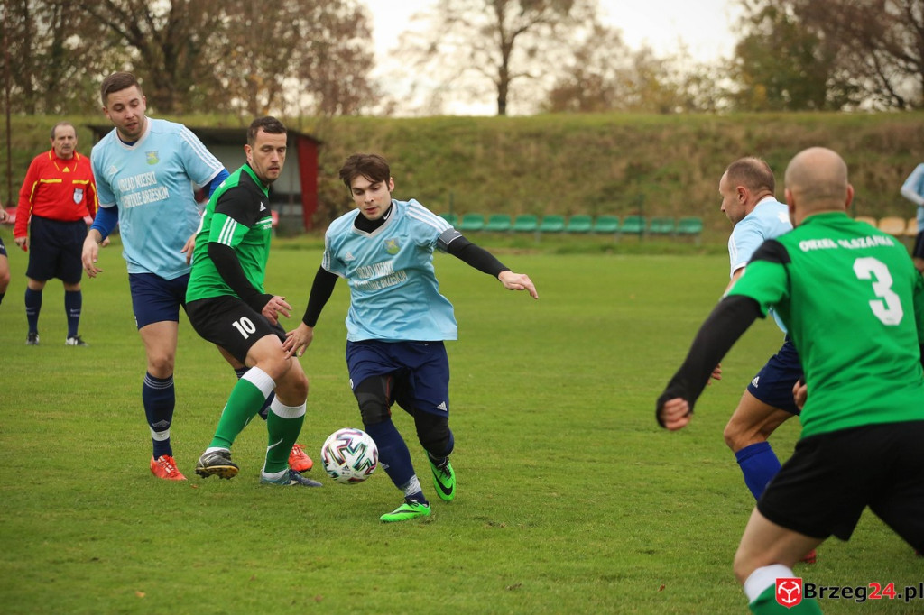 Piłkarska klasa B zakończyła rundę jesienną. Jak wygląda sytuacja po ostatniej kolejce? [FOTORELACJA z meczu Orzeł Olszanka - Olimpia II Lewin Brzeski]