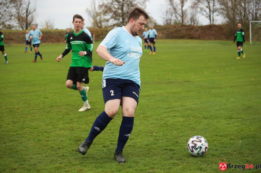Piłkarska klasa B zakończyła rundę jesienną. Jak wygląda sytuacja po ostatniej kolejce? [FOTORELACJA z meczu Orzeł Olszanka - Olimpia II Lewin Brzeski]