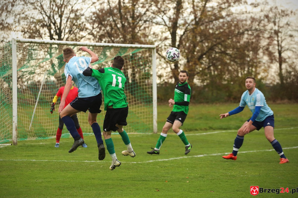 Piłkarska klasa B zakończyła rundę jesienną. Jak wygląda sytuacja po ostatniej kolejce? [FOTORELACJA z meczu Orzeł Olszanka - Olimpia II Lewin Brzeski]