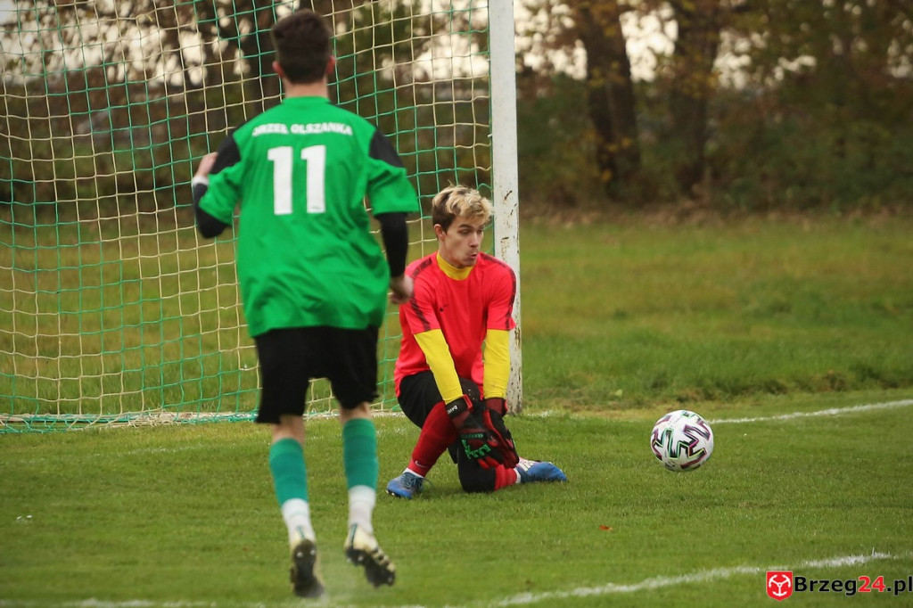 Piłkarska klasa B zakończyła rundę jesienną. Jak wygląda sytuacja po ostatniej kolejce? [FOTORELACJA z meczu Orzeł Olszanka - Olimpia II Lewin Brzeski]