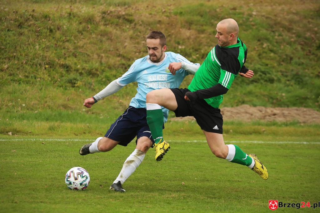 Piłkarska klasa B zakończyła rundę jesienną. Jak wygląda sytuacja po ostatniej kolejce? [FOTORELACJA z meczu Orzeł Olszanka - Olimpia II Lewin Brzeski]