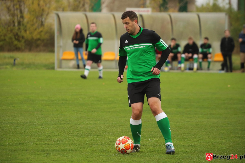 Piłkarska klasa B zakończyła rundę jesienną. Jak wygląda sytuacja po ostatniej kolejce? [FOTORELACJA z meczu Orzeł Olszanka - Olimpia II Lewin Brzeski]