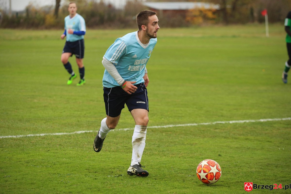 Piłkarska klasa B zakończyła rundę jesienną. Jak wygląda sytuacja po ostatniej kolejce? [FOTORELACJA z meczu Orzeł Olszanka - Olimpia II Lewin Brzeski]