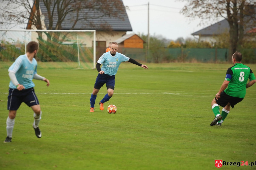 Piłkarska klasa B zakończyła rundę jesienną. Jak wygląda sytuacja po ostatniej kolejce? [FOTORELACJA z meczu Orzeł Olszanka - Olimpia II Lewin Brzeski]