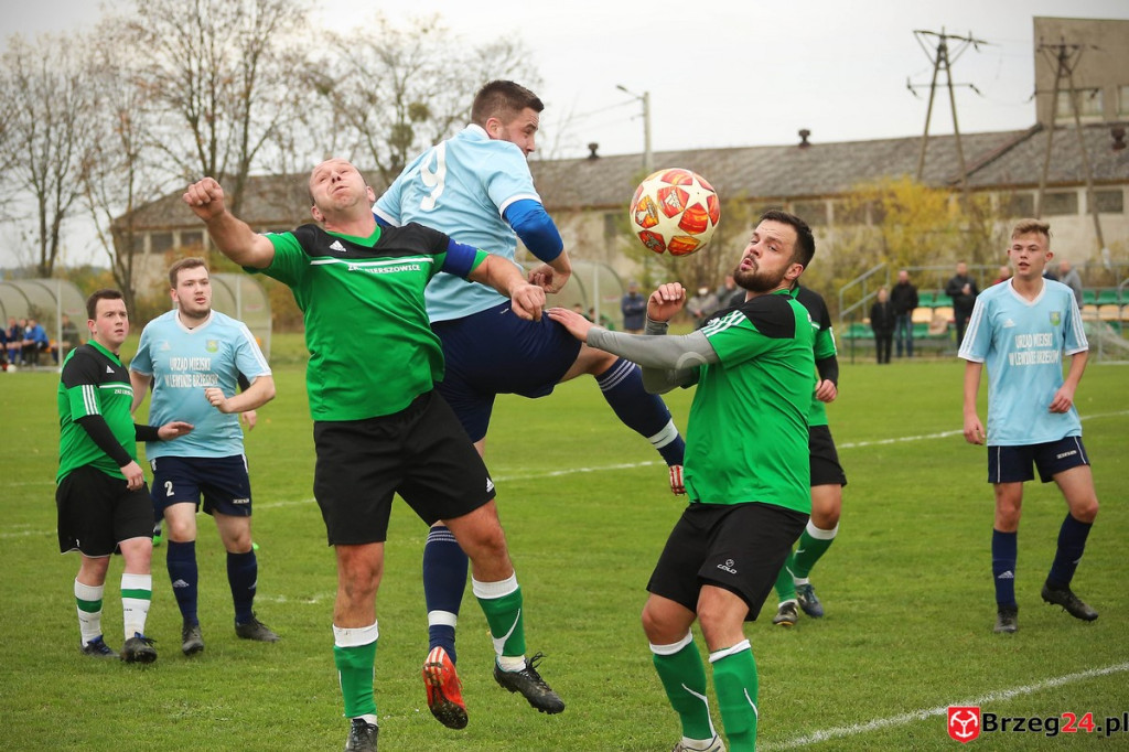 Piłkarska klasa B zakończyła rundę jesienną. Jak wygląda sytuacja po ostatniej kolejce? [FOTORELACJA z meczu Orzeł Olszanka - Olimpia II Lewin Brzeski]