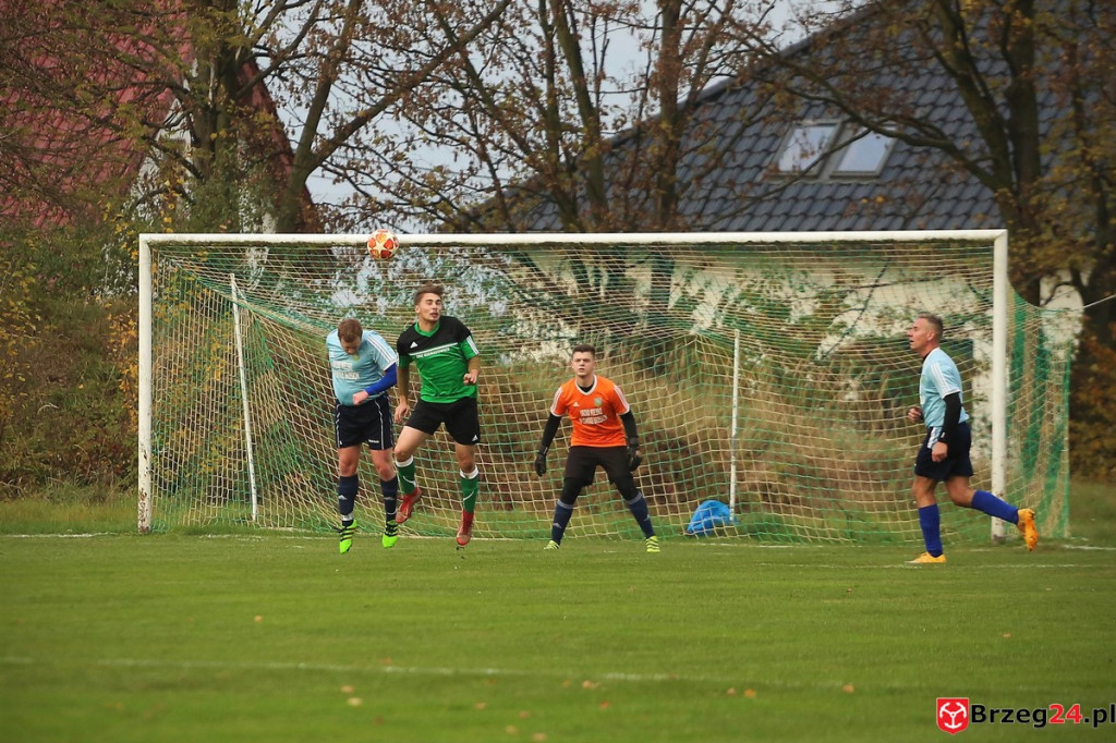 Piłkarska klasa B zakończyła rundę jesienną. Jak wygląda sytuacja po ostatniej kolejce? [FOTORELACJA z meczu Orzeł Olszanka - Olimpia II Lewin Brzeski]
