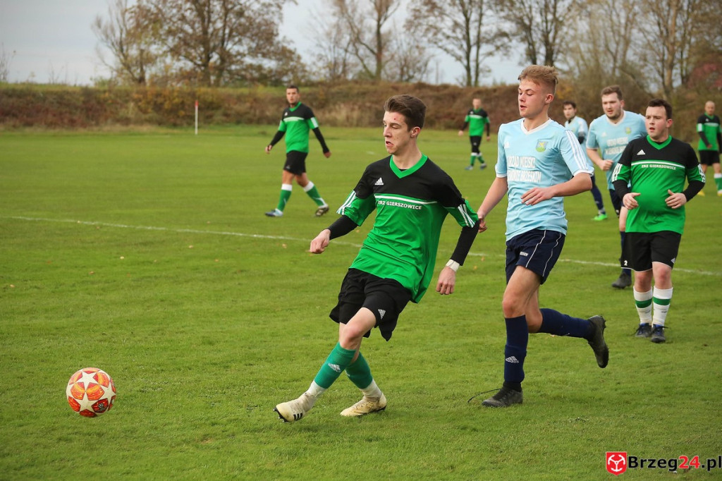 Piłkarska klasa B zakończyła rundę jesienną. Jak wygląda sytuacja po ostatniej kolejce? [FOTORELACJA z meczu Orzeł Olszanka - Olimpia II Lewin Brzeski]