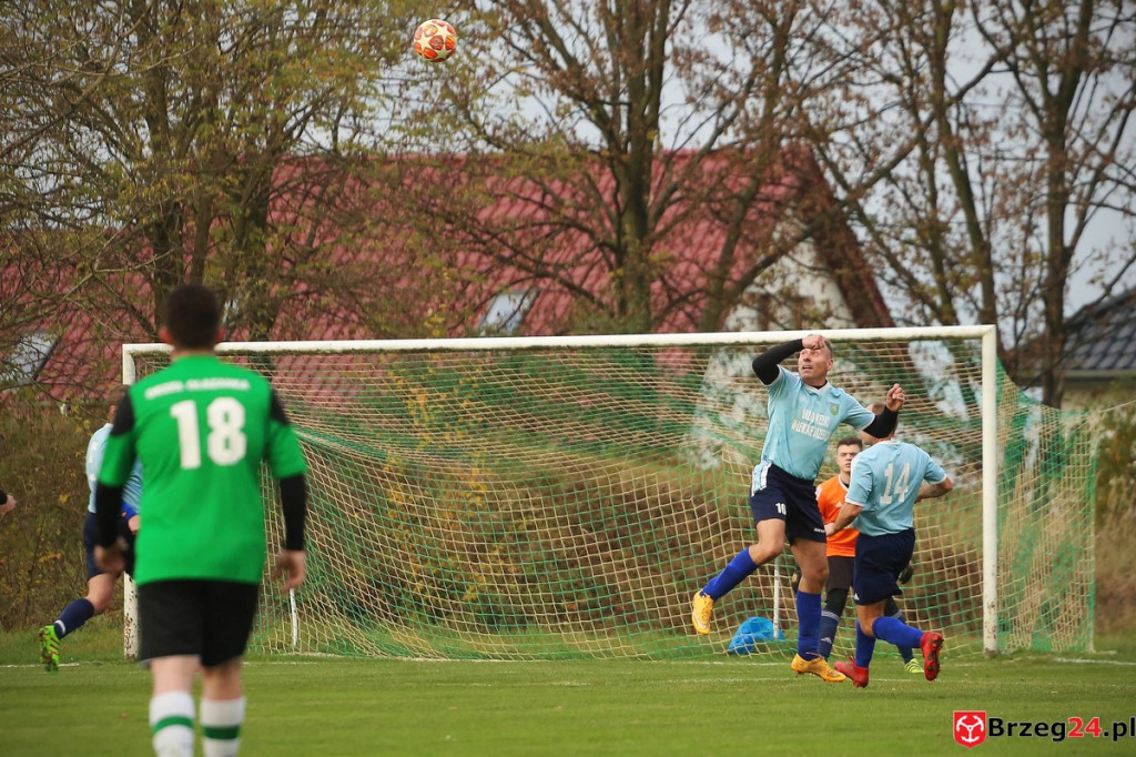Piłkarska klasa B zakończyła rundę jesienną. Jak wygląda sytuacja po ostatniej kolejce? [FOTORELACJA z meczu Orzeł Olszanka - Olimpia II Lewin Brzeski]