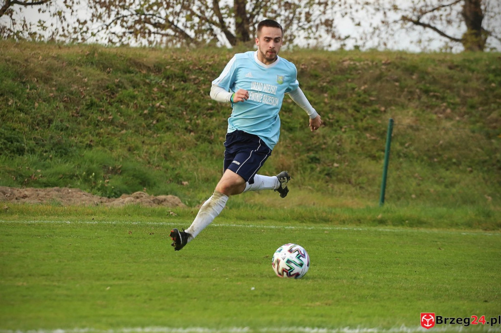 Piłkarska klasa B zakończyła rundę jesienną. Jak wygląda sytuacja po ostatniej kolejce? [FOTORELACJA z meczu Orzeł Olszanka - Olimpia II Lewin Brzeski]