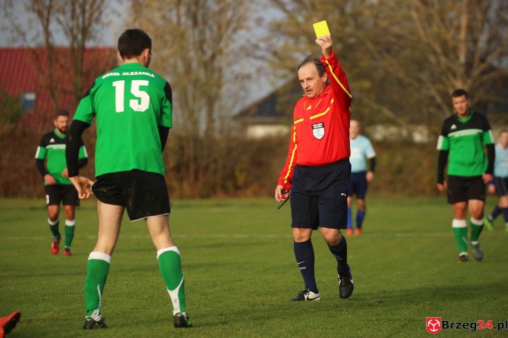 Piłkarska klasa B zakończyła rundę jesienną. Jak wygląda sytuacja po ostatniej kolejce? [FOTORELACJA z meczu Orzeł Olszanka - Olimpia II Lewin Brzeski]