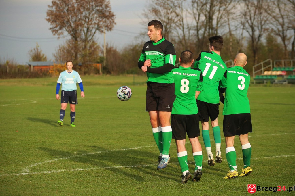 Piłkarska klasa B zakończyła rundę jesienną. Jak wygląda sytuacja po ostatniej kolejce? [FOTORELACJA z meczu Orzeł Olszanka - Olimpia II Lewin Brzeski]