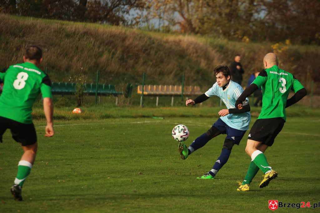Piłkarska klasa B zakończyła rundę jesienną. Jak wygląda sytuacja po ostatniej kolejce? [FOTORELACJA z meczu Orzeł Olszanka - Olimpia II Lewin Brzeski]