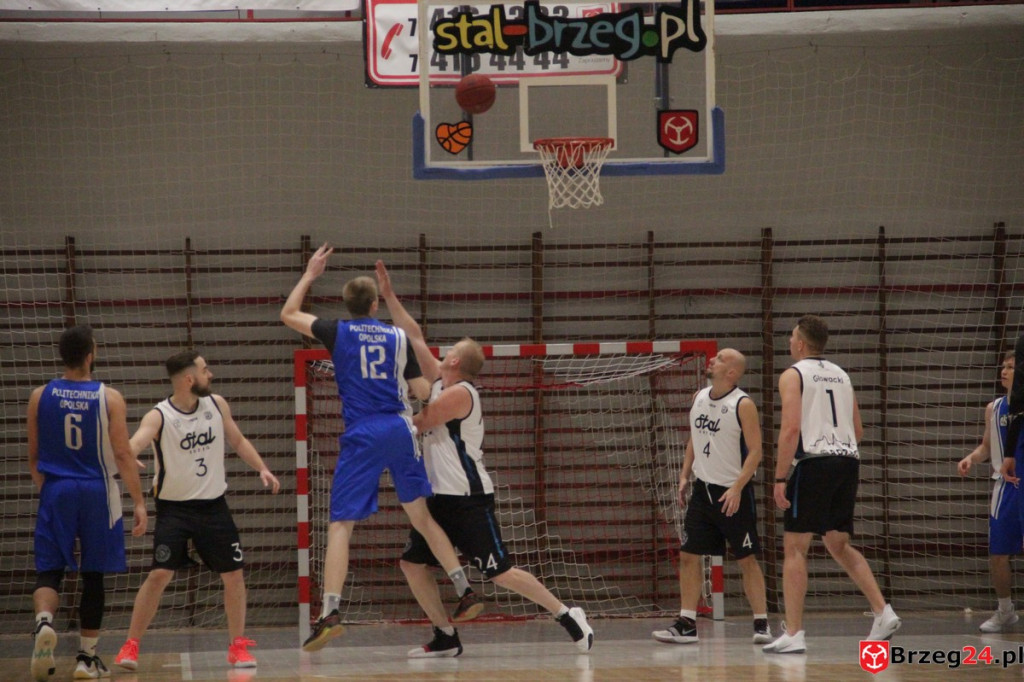 Festiwal rzutów w Brzegu! Koszykarska Stal po dobrym meczu, przegrywa z Weegree Politechnika Opolska