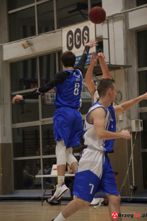 Festiwal rzutów w Brzegu! Koszykarska Stal po dobrym meczu, przegrywa z Weegree Politechnika Opolska