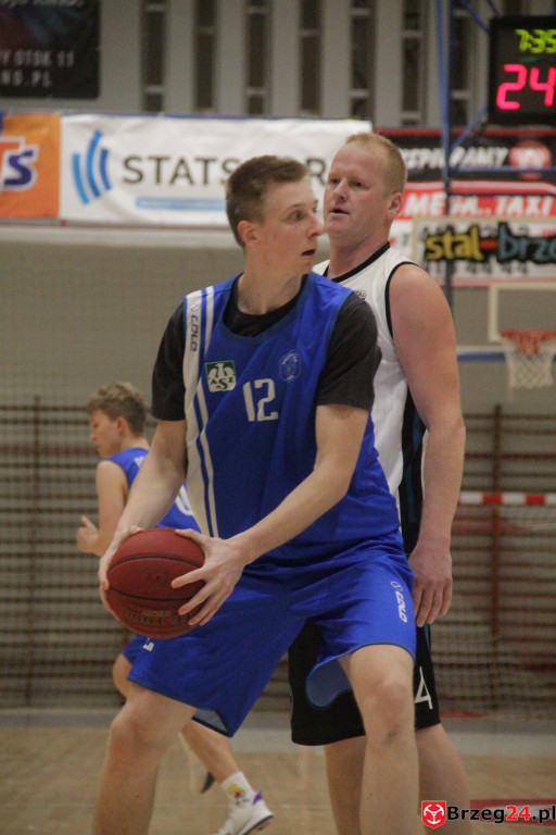 Festiwal rzutów w Brzegu! Koszykarska Stal po dobrym meczu, przegrywa z Weegree Politechnika Opolska