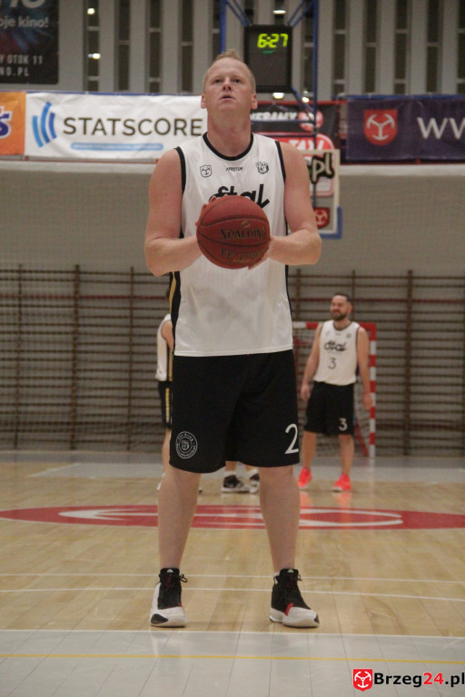 Festiwal rzutów w Brzegu! Koszykarska Stal po dobrym meczu, przegrywa z Weegree Politechnika Opolska