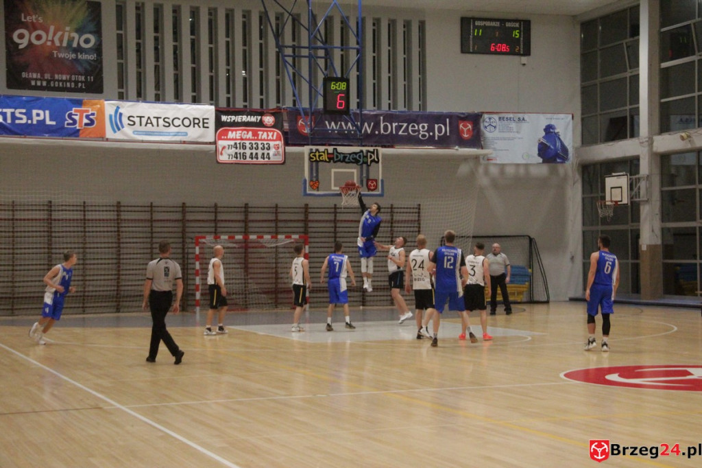 Festiwal rzutów w Brzegu! Koszykarska Stal po dobrym meczu, przegrywa z Weegree Politechnika Opolska