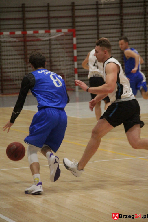 Festiwal rzutów w Brzegu! Koszykarska Stal po dobrym meczu, przegrywa z Weegree Politechnika Opolska