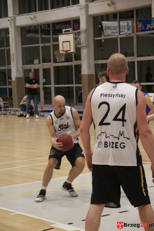 Festiwal rzutów w Brzegu! Koszykarska Stal po dobrym meczu, przegrywa z Weegree Politechnika Opolska