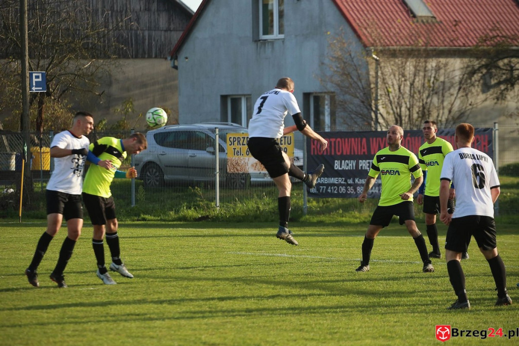 Podsumowanie klasy A. Nasze drużyny rozegrały przedostatnią jesienną kolejkę [GALERIA z meczu Victoria Kościerzyce - Burza Lipki]