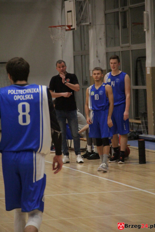 Festiwal rzutów w Brzegu! Koszykarska Stal po dobrym meczu, przegrywa z Weegree Politechnika Opolska