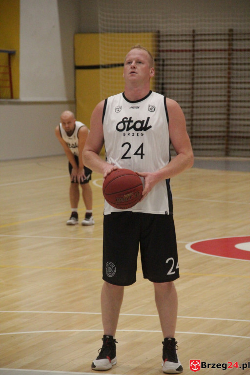 Festiwal rzutów w Brzegu! Koszykarska Stal po dobrym meczu, przegrywa z Weegree Politechnika Opolska