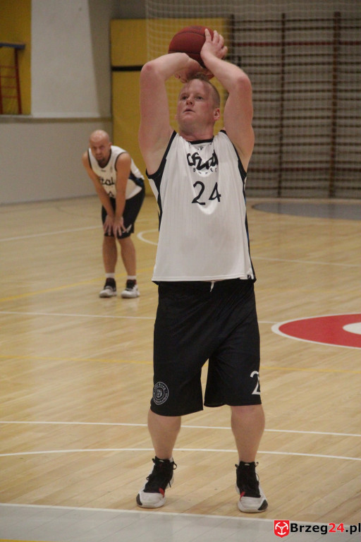 Festiwal rzutów w Brzegu! Koszykarska Stal po dobrym meczu, przegrywa z Weegree Politechnika Opolska