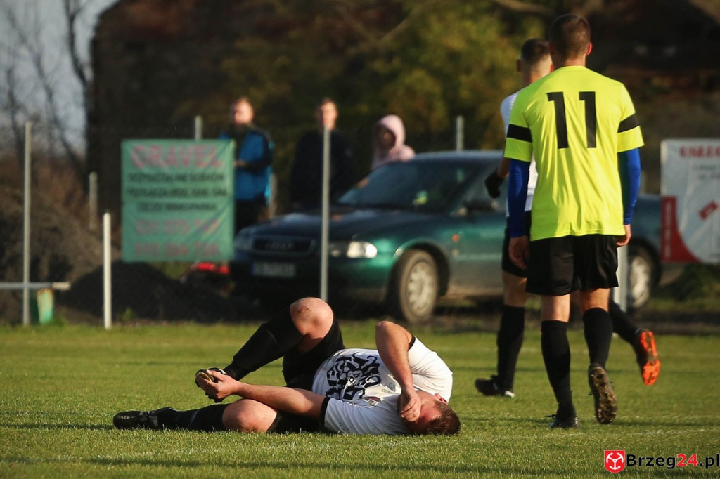 Podsumowanie klasy A. Nasze drużyny rozegrały przedostatnią jesienną kolejkę [GALERIA z meczu Victoria Kościerzyce - Burza Lipki]