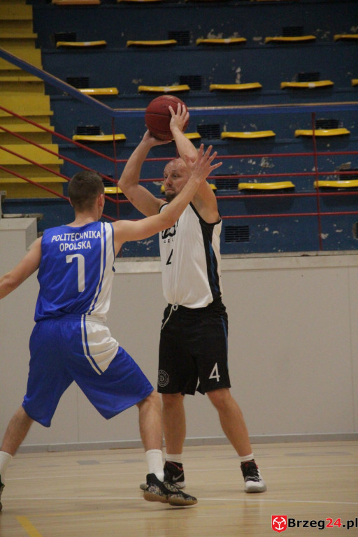 Festiwal rzutów w Brzegu! Koszykarska Stal po dobrym meczu, przegrywa z Weegree Politechnika Opolska