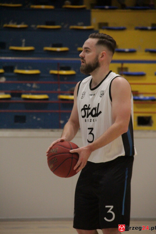 Festiwal rzutów w Brzegu! Koszykarska Stal po dobrym meczu, przegrywa z Weegree Politechnika Opolska