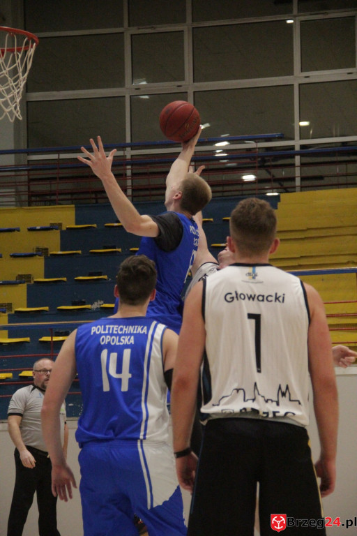 Festiwal rzutów w Brzegu! Koszykarska Stal po dobrym meczu, przegrywa z Weegree Politechnika Opolska