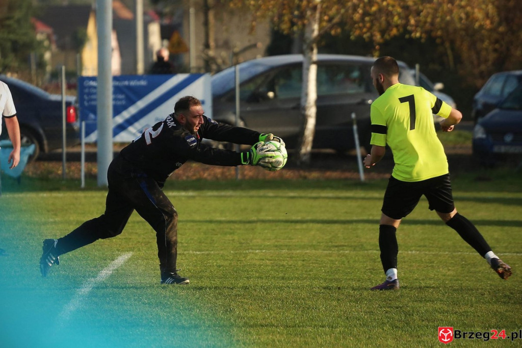 Podsumowanie klasy A. Nasze drużyny rozegrały przedostatnią jesienną kolejkę [GALERIA z meczu Victoria Kościerzyce - Burza Lipki]