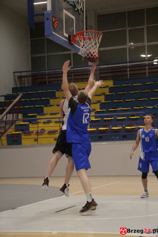 Festiwal rzutów w Brzegu! Koszykarska Stal po dobrym meczu, przegrywa z Weegree Politechnika Opolska