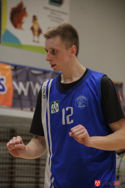 Festiwal rzutów w Brzegu! Koszykarska Stal po dobrym meczu, przegrywa z Weegree Politechnika Opolska