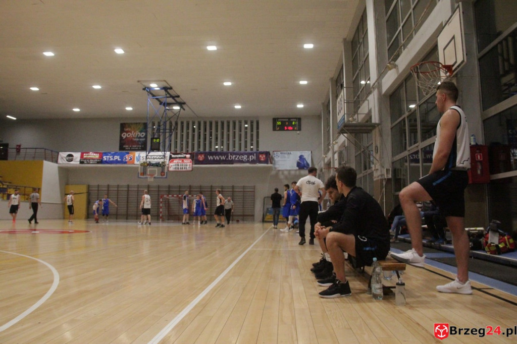 Festiwal rzutów w Brzegu! Koszykarska Stal po dobrym meczu, przegrywa z Weegree Politechnika Opolska