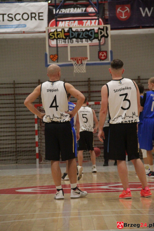 Festiwal rzutów w Brzegu! Koszykarska Stal po dobrym meczu, przegrywa z Weegree Politechnika Opolska