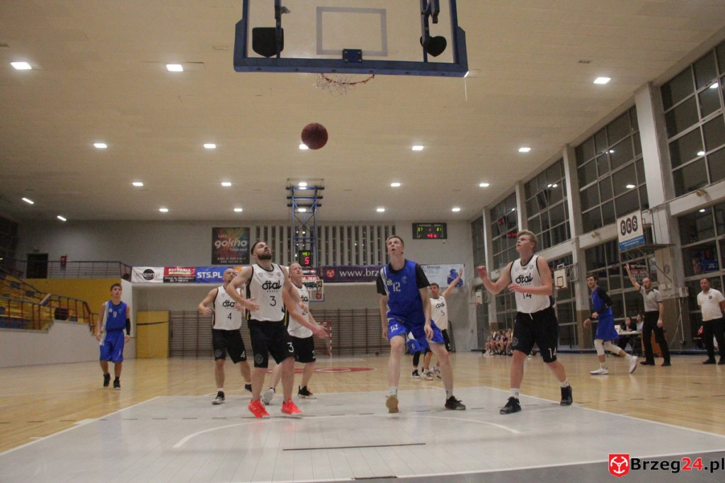 Festiwal rzutów w Brzegu! Koszykarska Stal po dobrym meczu, przegrywa z Weegree Politechnika Opolska