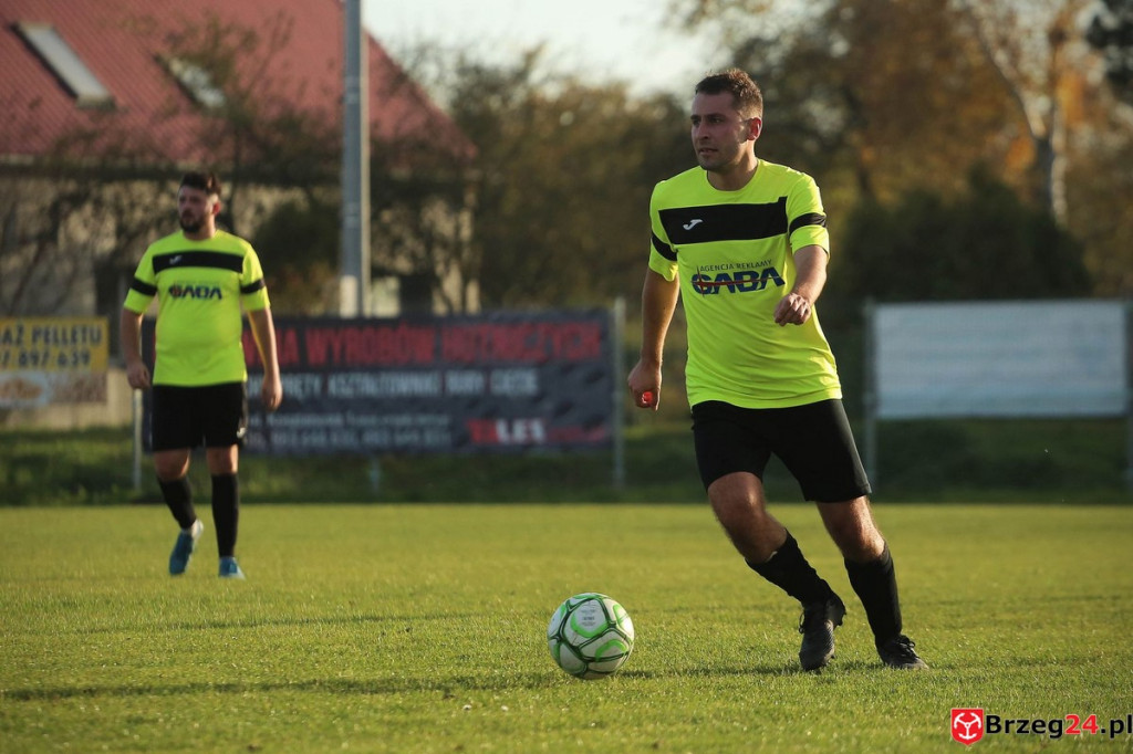 Podsumowanie klasy A. Nasze drużyny rozegrały przedostatnią jesienną kolejkę [GALERIA z meczu Victoria Kościerzyce - Burza Lipki]