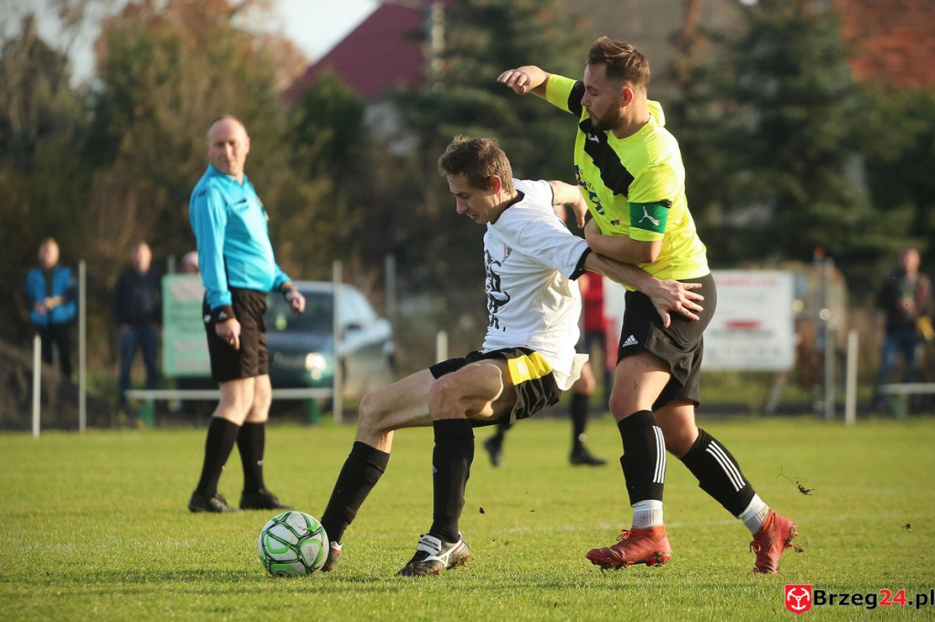 Podsumowanie klasy A. Nasze drużyny rozegrały przedostatnią jesienną kolejkę [GALERIA z meczu Victoria Kościerzyce - Burza Lipki]