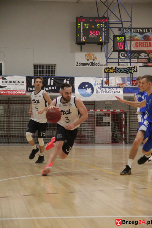 Festiwal rzutów w Brzegu! Koszykarska Stal po dobrym meczu, przegrywa z Weegree Politechnika Opolska