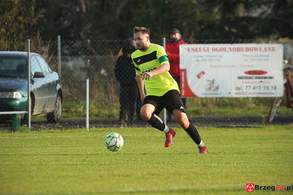 Podsumowanie klasy A. Nasze drużyny rozegrały przedostatnią jesienną kolejkę [GALERIA z meczu Victoria Kościerzyce - Burza Lipki]