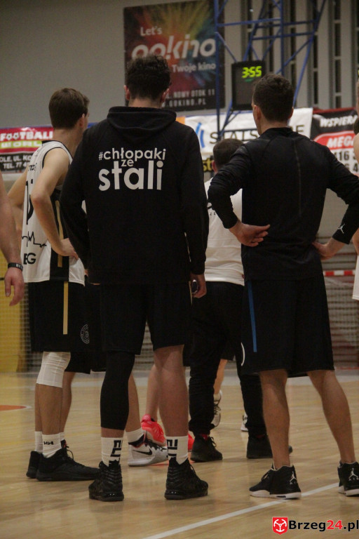 Festiwal rzutów w Brzegu! Koszykarska Stal po dobrym meczu, przegrywa z Weegree Politechnika Opolska