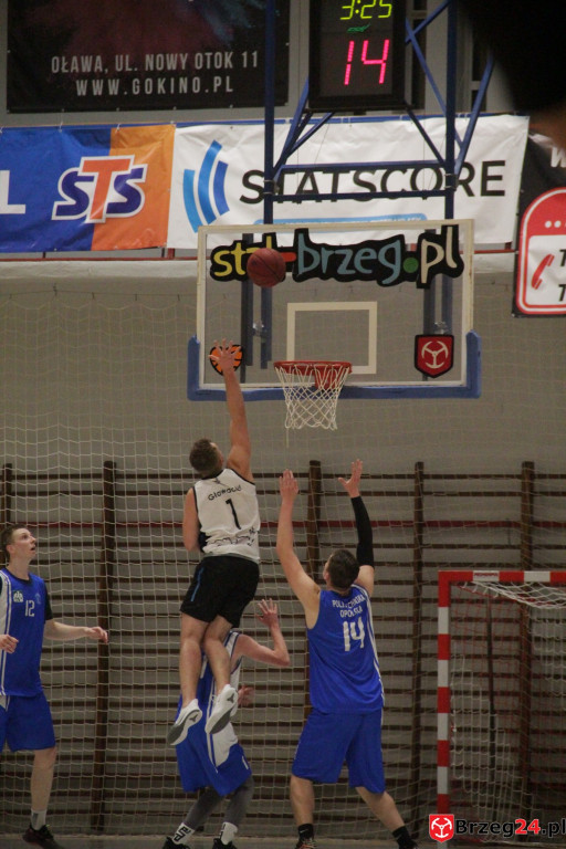 Festiwal rzutów w Brzegu! Koszykarska Stal po dobrym meczu, przegrywa z Weegree Politechnika Opolska
