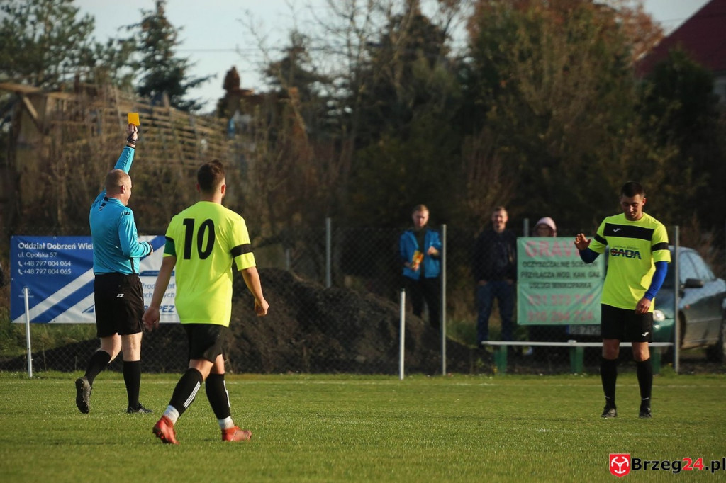 Podsumowanie klasy A. Nasze drużyny rozegrały przedostatnią jesienną kolejkę [GALERIA z meczu Victoria Kościerzyce - Burza Lipki]