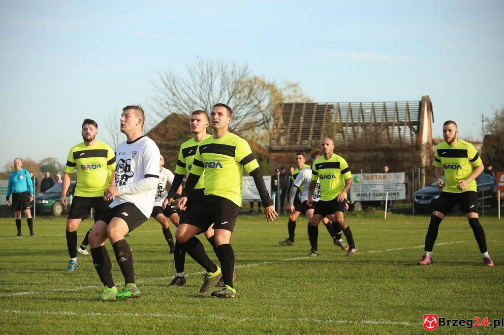 Podsumowanie klasy A. Nasze drużyny rozegrały przedostatnią jesienną kolejkę [GALERIA z meczu Victoria Kościerzyce - Burza Lipki]