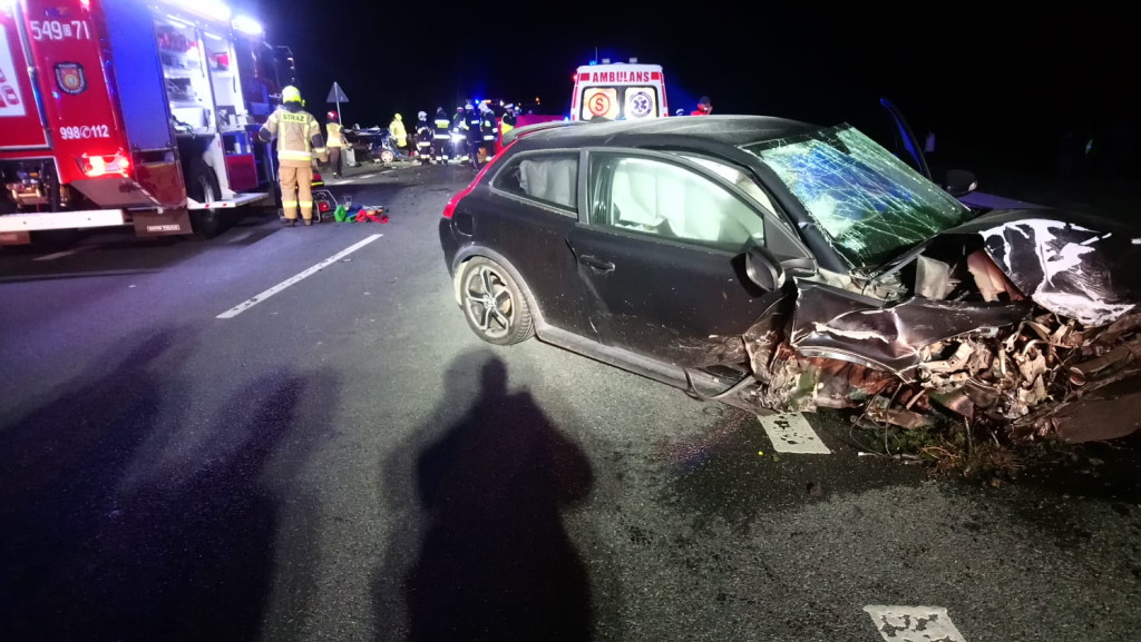 Tragiczny wypadek na DW 403 pod Bierzowem. Nie żyją dwie osoby