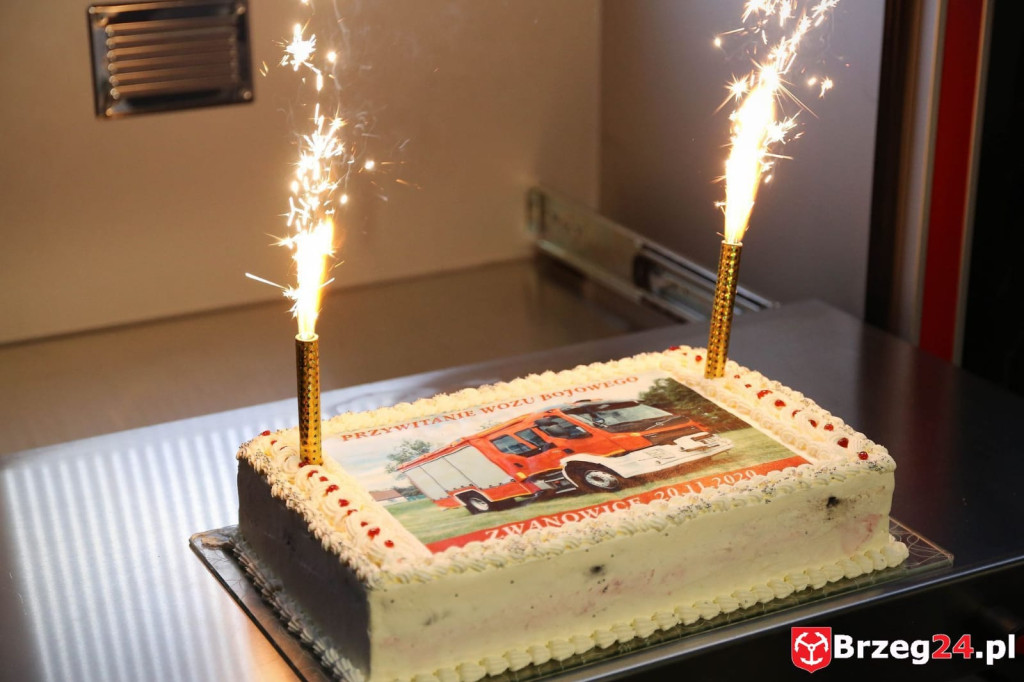 Strażacy ochotnicy ze Zwanowic odebrali nowy wóz bojowy. To nagroda za frekwencję wyborczą