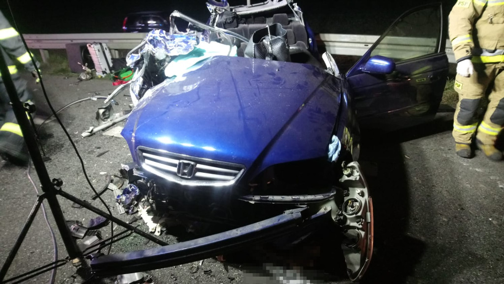 Tragiczny wypadek na DW 403 pod Bierzowem. Nie żyją dwie osoby