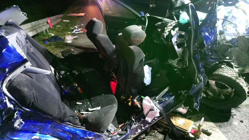 Tragiczny wypadek na DW 403 pod Bierzowem. Nie żyją dwie osoby