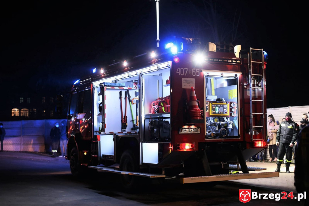 Strażacy ochotnicy ze Zwanowic odebrali nowy wóz bojowy. To nagroda za frekwencję wyborczą